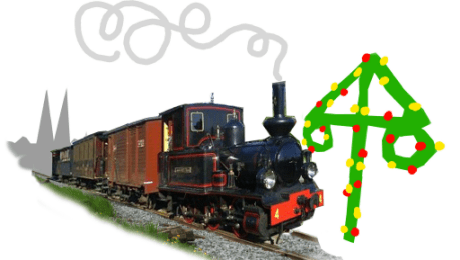 Ett litet, svart ånglok med ett tågsätt vagnar bakom sig kör förbi en grönskande, klädd midsommarstång som står till höger i bild.